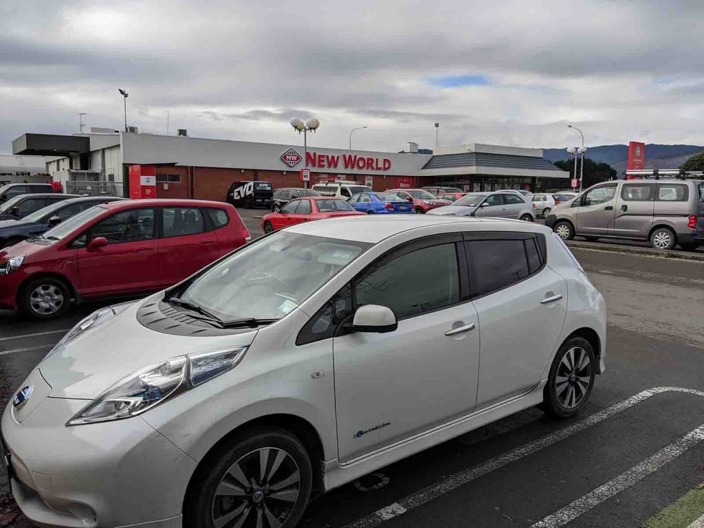 Ōtaki electric vehicle charging parking